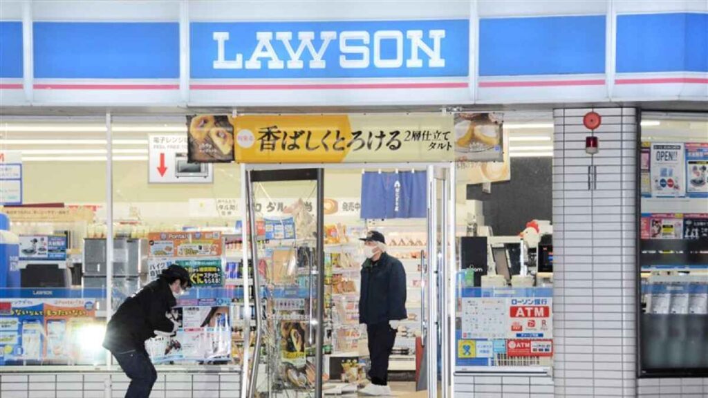コンビニに刃物強盗 4時間後に容疑の男を逮捕 大津署 出入り口に車ぶつけ、たばこ２個奪う - 熊本日日新聞