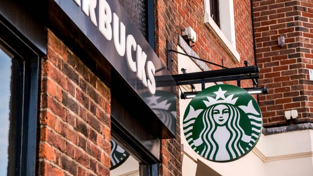 日本のスタバは、なぜ「絶好調」なのか　米国本社が不調なのに、成長を続けられているワケ