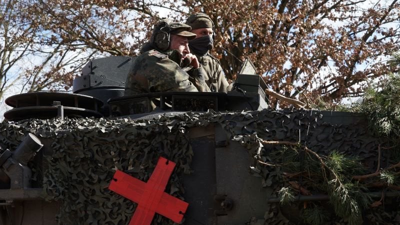 ドイツはヨーロッパの地震の瞬間に軍隊を充電するために数十億を解き放っています