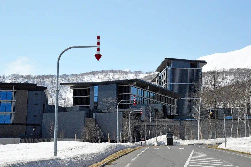 超々物価高となっているニセコ、1万円の飲食券を5千円で町民限定で販売。町民が恐ろしくて近づかなくなっている飲食店に、戻ってもらって観光客とも親しんでもらおうと観光協会が施策