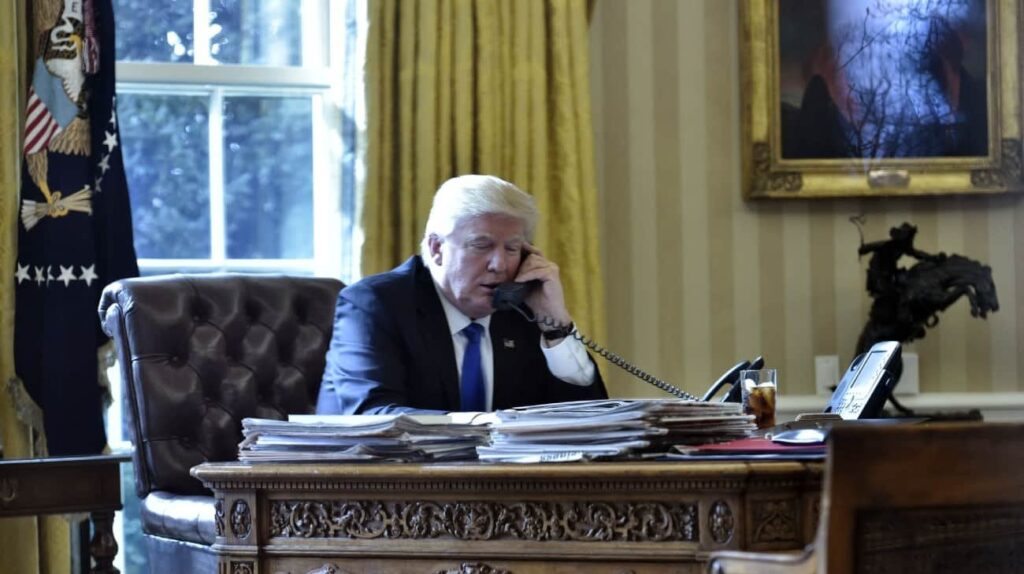 トランプとプーチンは90分間の会話を締めくくります