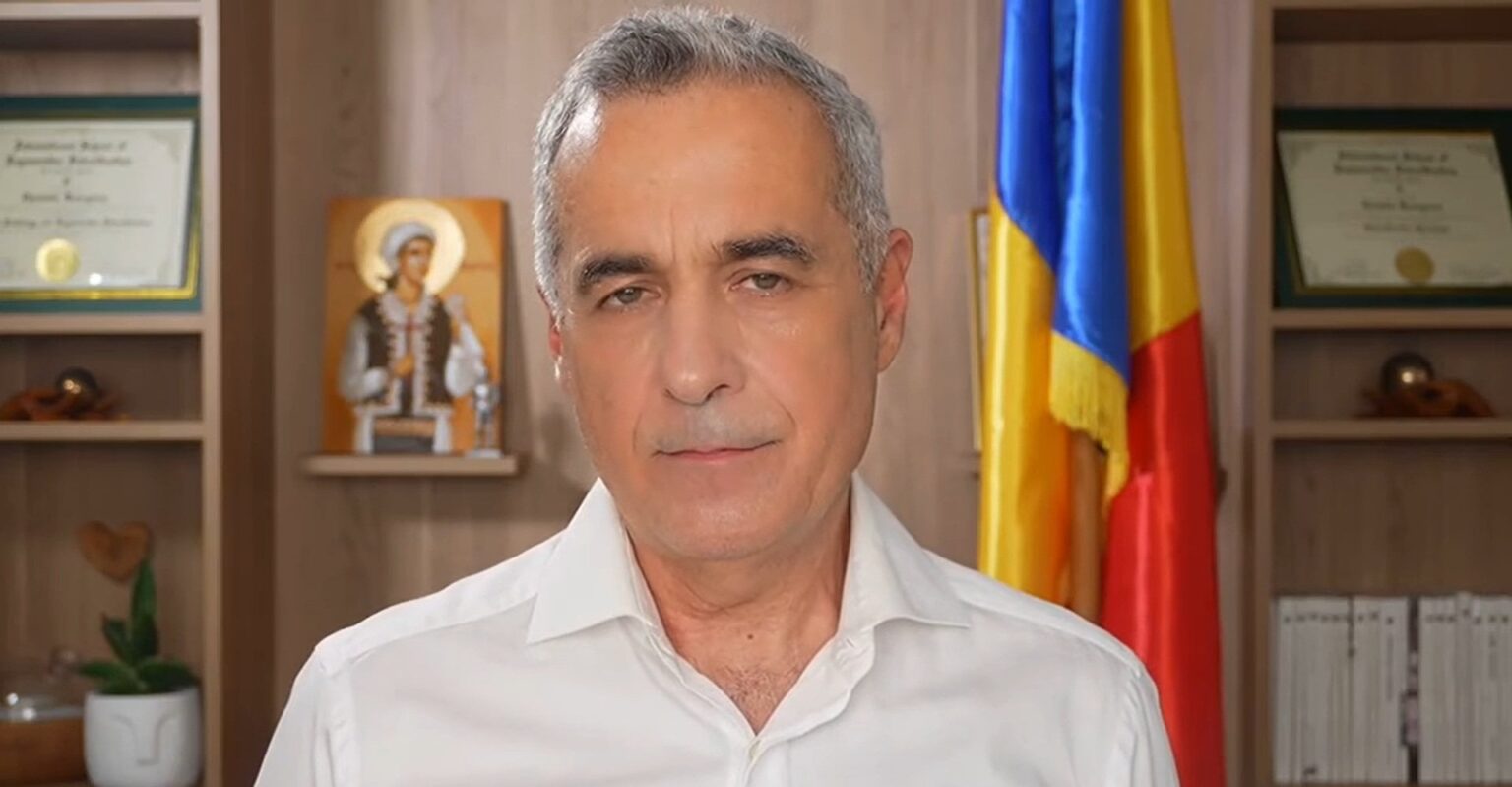 Georgescuは彼のフォロワーをre責します。