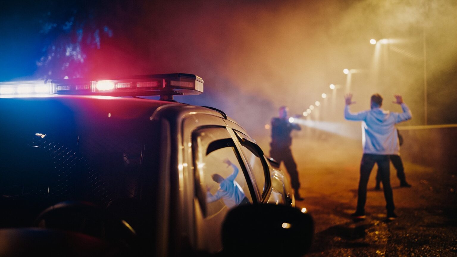 彼が警官であることを知らなかった車の中指を見せた後、ハルギタの男性に何が起こったのか。 「彼らは私をbeatり、私自身を作った。アウシュヴィッツのように、彼らは私に水を与えてくれました」