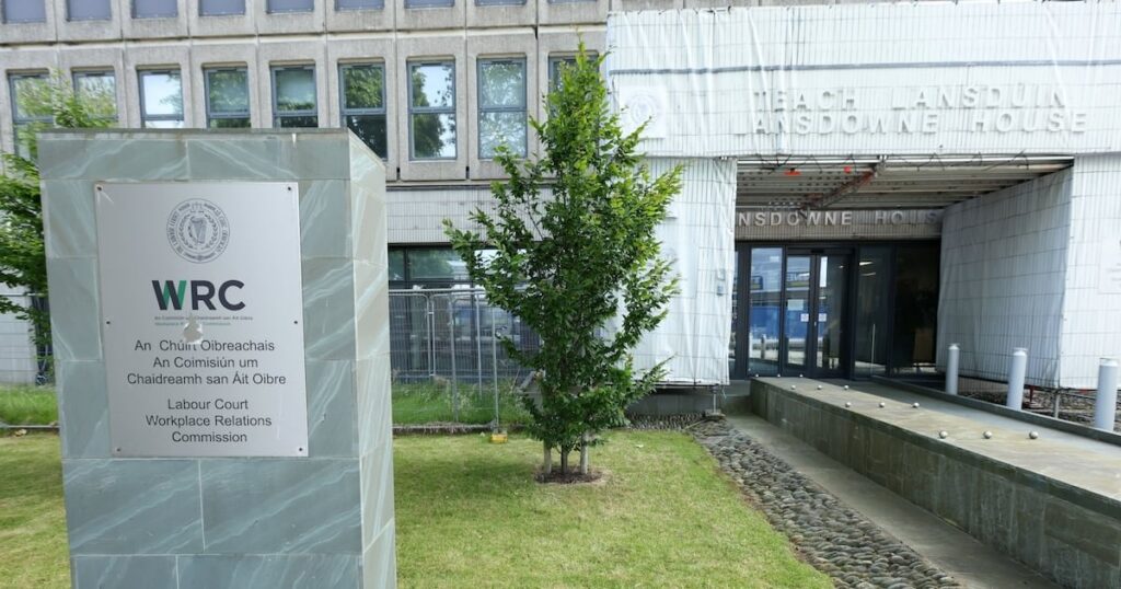 リモートワーカーは、「オフィスに戻る」命令の下でモナハンからコルクに移転するように言われました