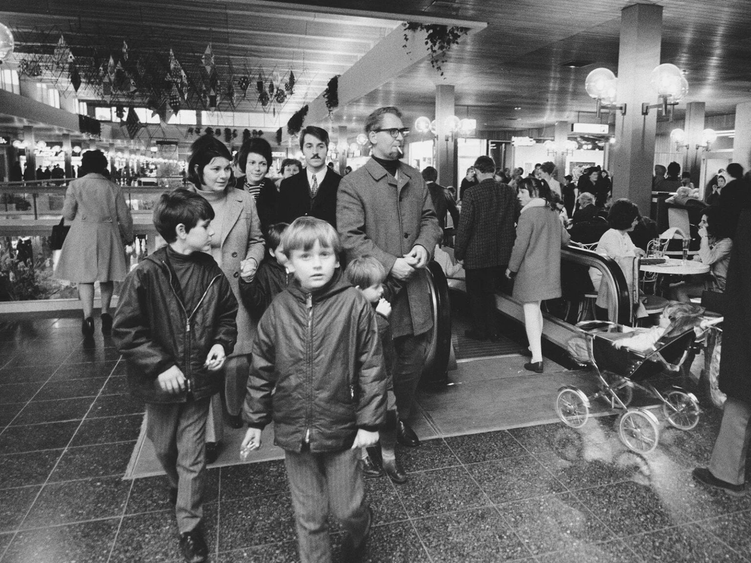 買い物客の天国または地獄の門？ -  1970年にスプレイテンバッハに最初の主要なショッピングセンターのオープンは、スイスの小売業の新しい時代を告げました。