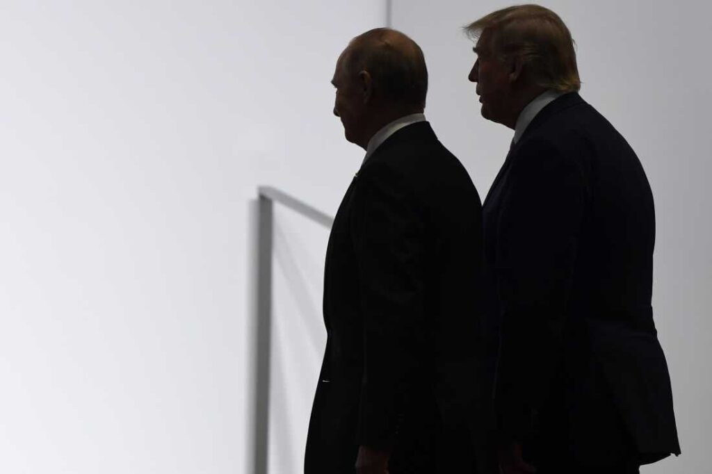プーチン大統領はトランプに電話を1時間待たせます
