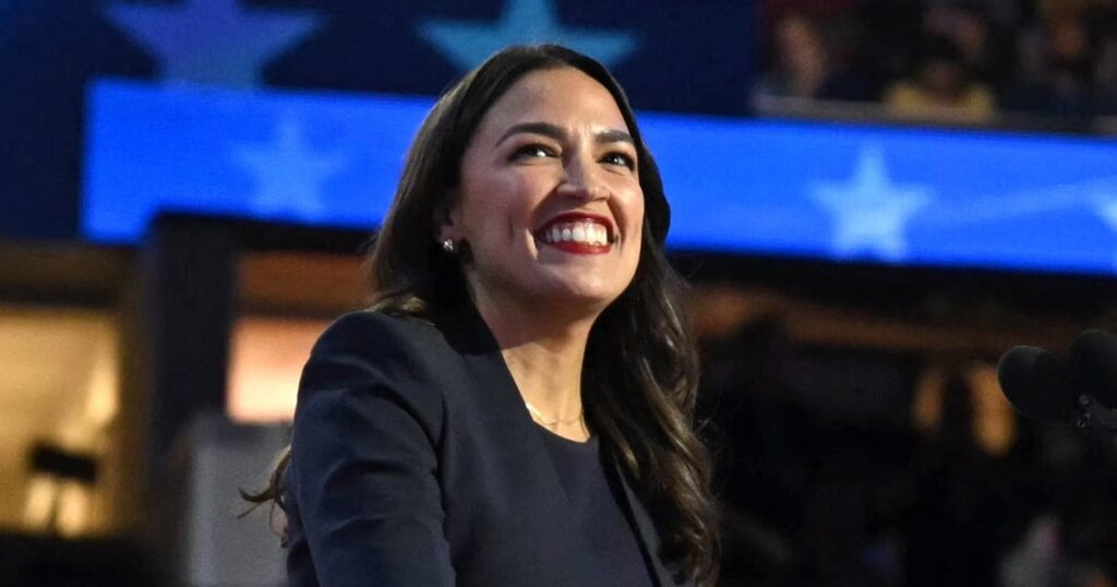 AOCは、市役所を避けて共和党員を笑います。オカシオ・コルテスは、アメリカ人がトランプの政策を激怒させている間、対面の市庁舎を避けるように彼らに助言するガイダンスについて共和党をm笑しました。