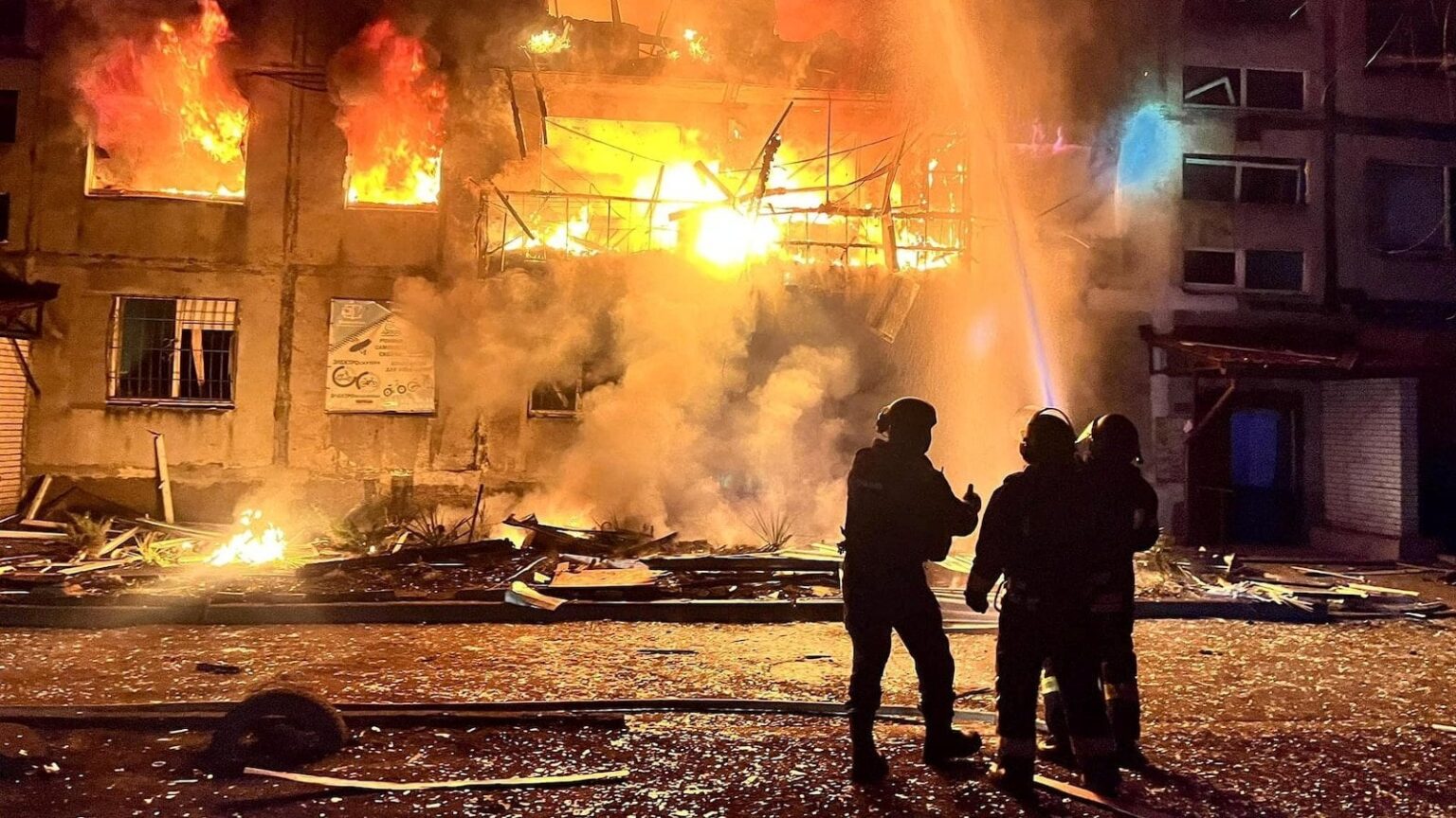 ウクライナで一晩一晩致命的なロシアの攻撃は少なくとも20人を殺し、さらに55人を傷つけます