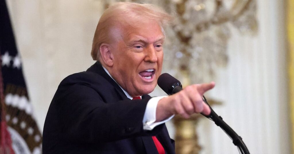 信号ジャーナリストが漏れを呼ぶ後、トランプはNBCで激怒します