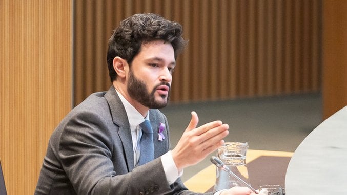 「アンドラは、移民の大規模な到着により、社会的結束の欠如の非常に深刻な状況を経験しています」