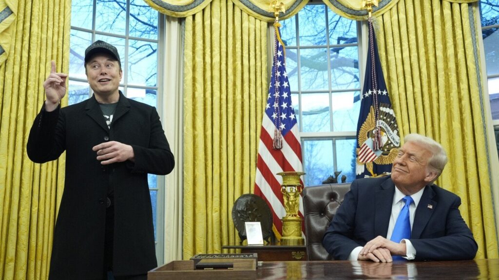 法律専門家は、トランプの役人が「テスラを買う」株を言うことで法律を破ったが、取り締まりを期待しないでください