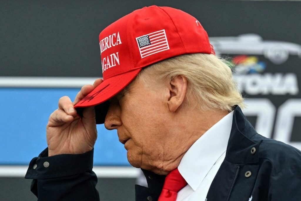 トランプの世論調査員はアラームに聞こえます：マガはトランプの国でグリップを失っているようです