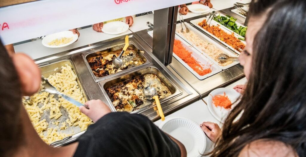 Lycksele freezerは学校の食べ物を評価しました - 危機株に