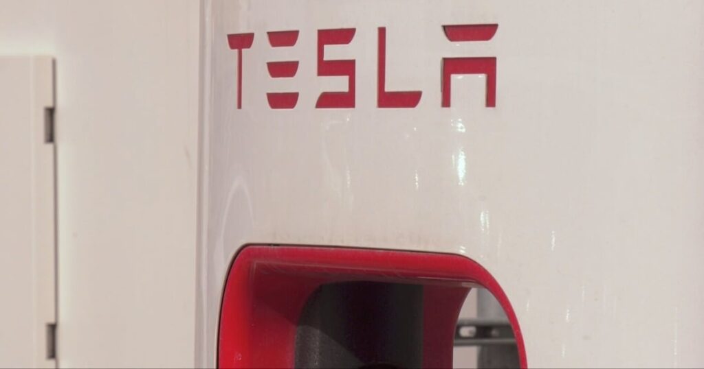 ペイは、テスラスが電気自動車のリベートの資格がなくなったと言います
