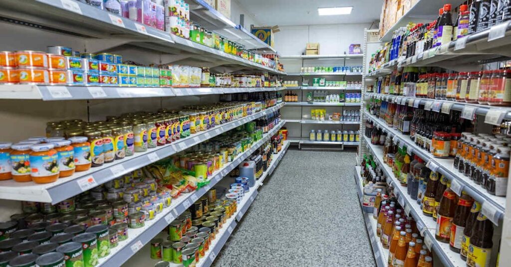 適切なコンテンツのラベル付けなしでアイテムを販売するいくつかの民族の食料品| YLE NEWS