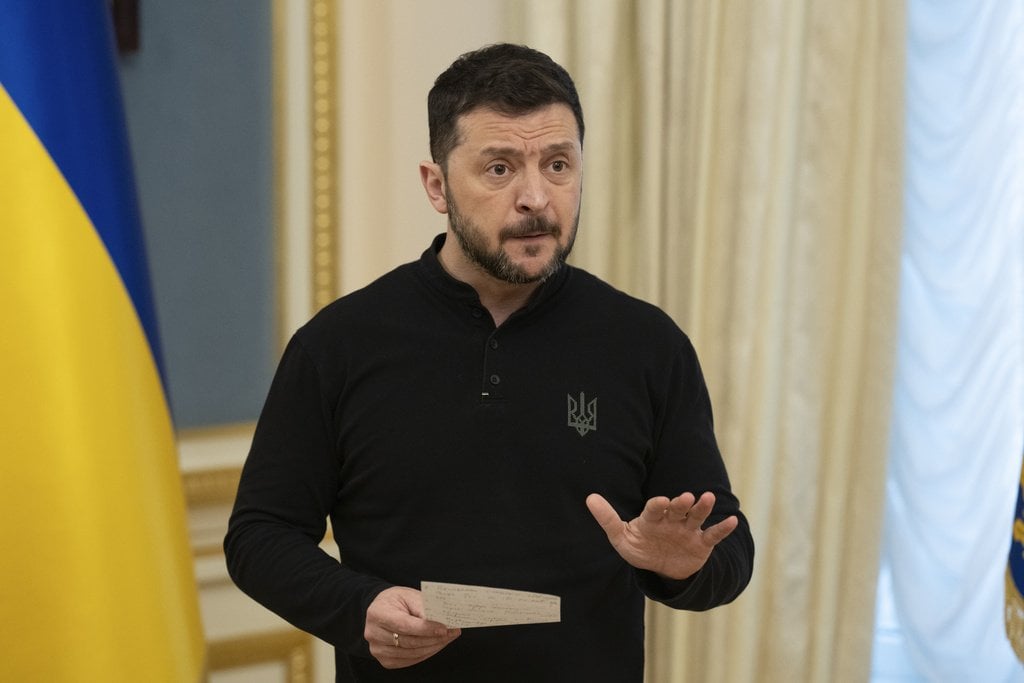 ゼレンスキーは、トランプ・プーチンが呼びかけた後、ウクライナ民間インフラが襲ったと言います