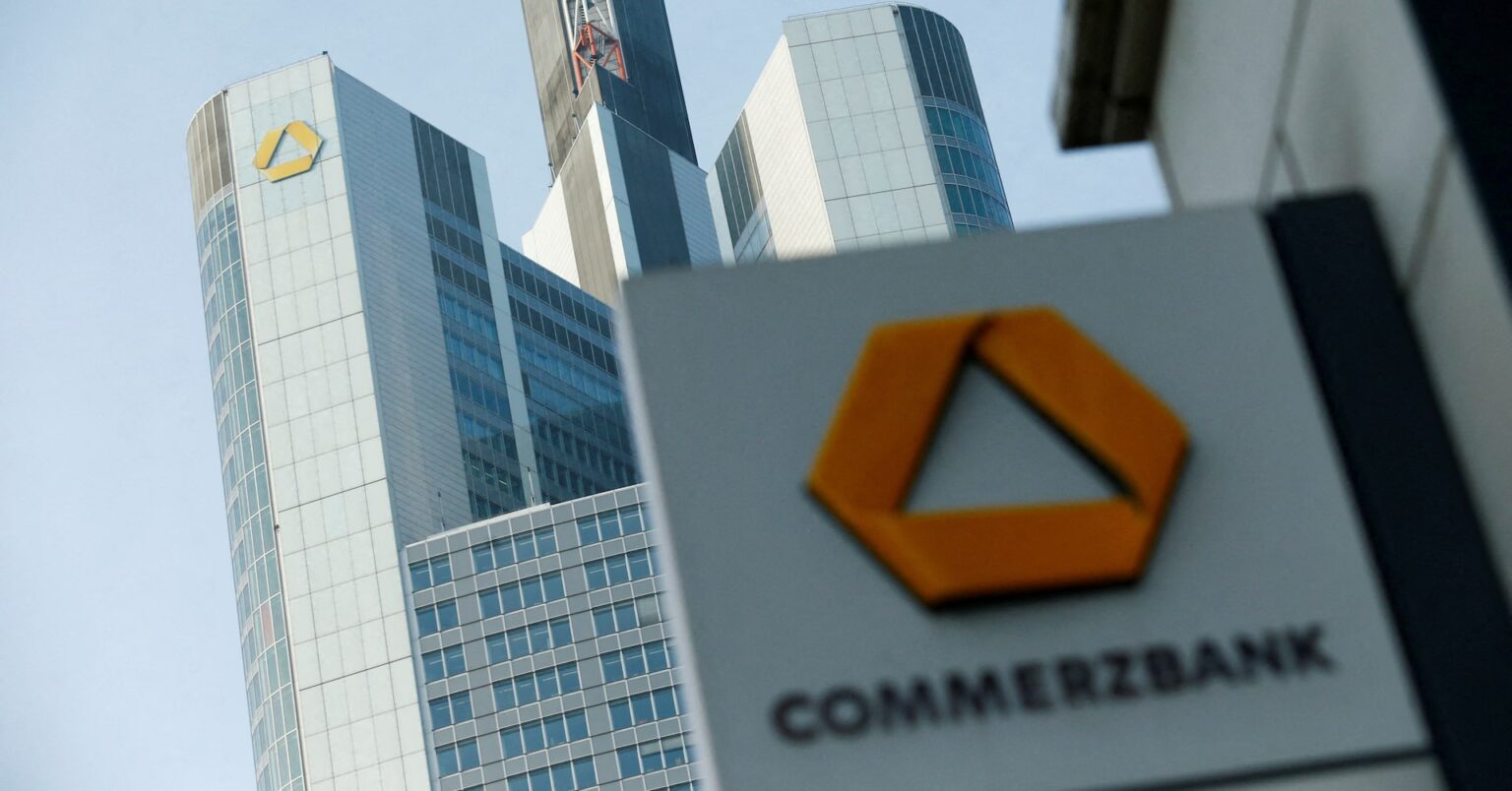 イタリア大手銀、コメルツ銀への出資引き上げ　ドイツ政府は非難 | ロイター