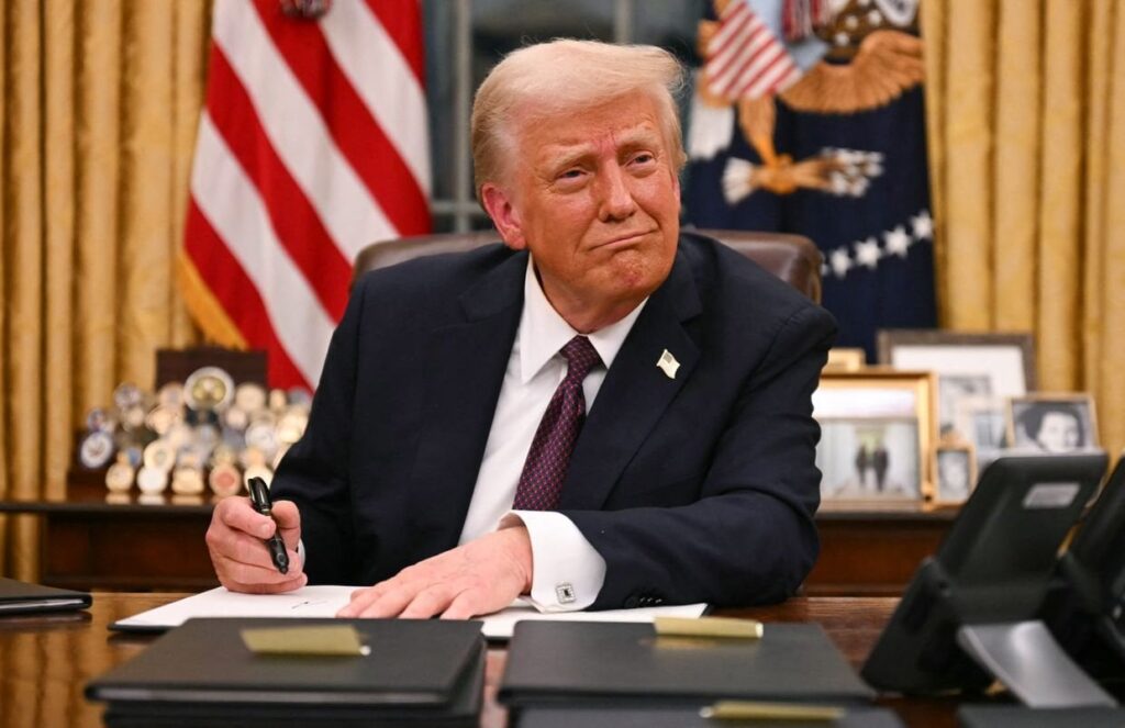 トランプは、ロシアがウクライナとの平和会議で「カードを持っていない」と言います
