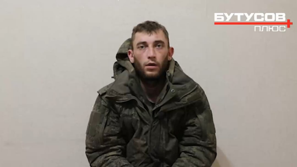 別のロシア人は、ロシア軍における厳しい動員戦略を明らかにしています。捕虜は、飢えていることについて語り、適切な訓練や装備なしで、大砲の飼料として攻撃に送られました