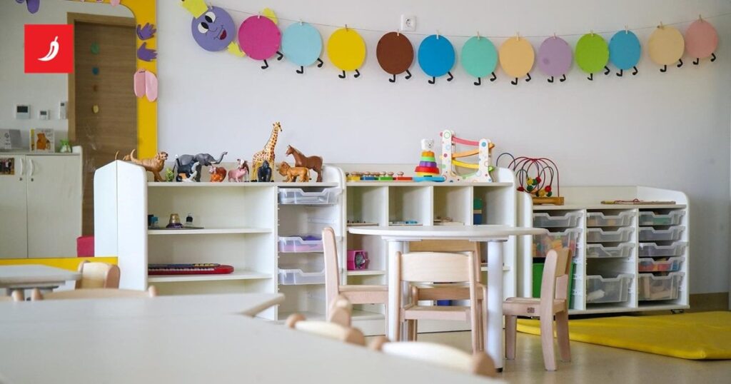 幼稚園で行方不明の教育者。 「多数の入札をめぐる競争」