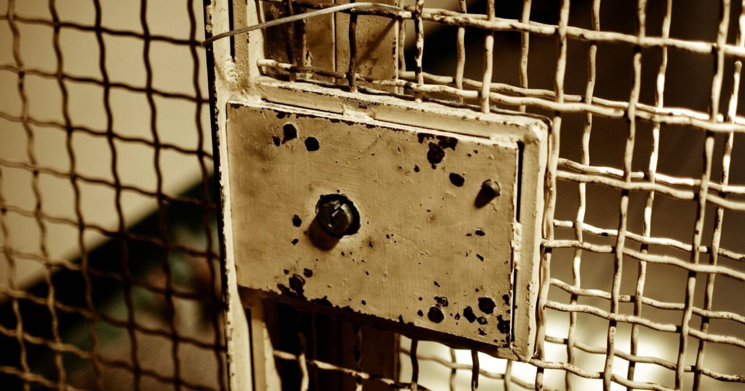 K4、攻撃によってポルトガルの刑務所を服用している合成薬