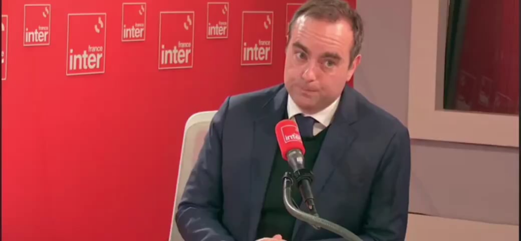 「フランスのintelligence報機関は主権であるため、止まったばかりのウクライナのための米国の知性を置き換えることができます。現在、ウクライナを支援しています。英国が米国（5眼）とのintelligence報コミュニティにいることはより複雑です」