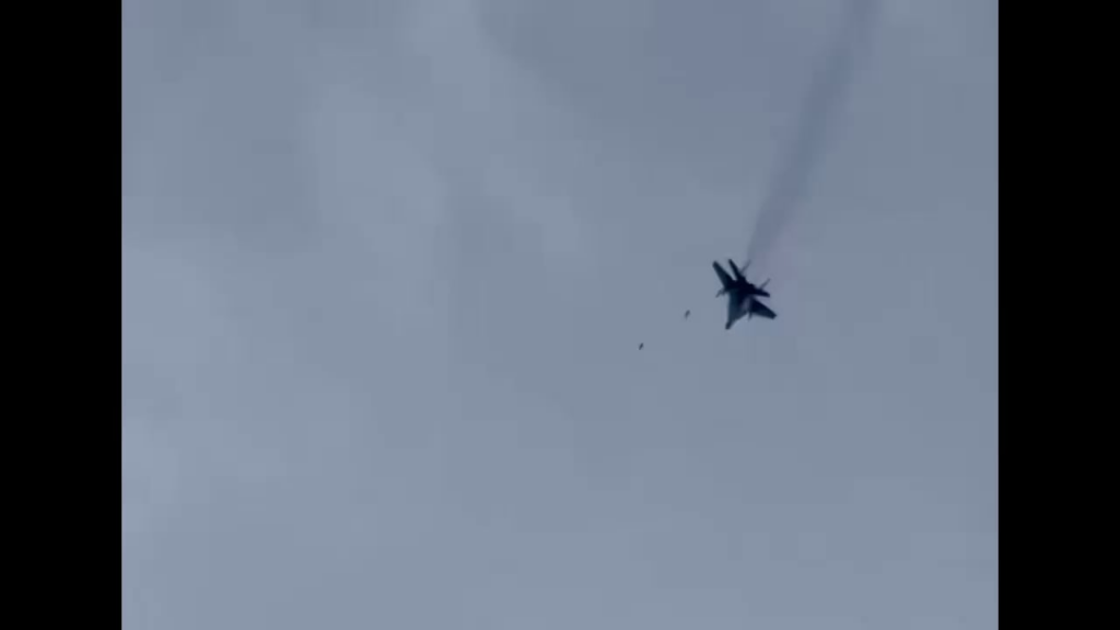 ウクライナ空軍MIG-29支点ロシアのトレンチで米国が提供したGBU-39 SDBグライド爆弾のカルテットを発射する