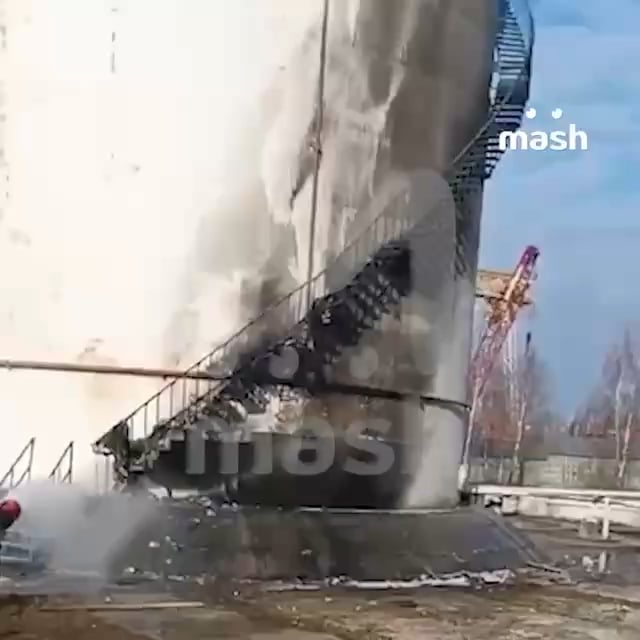 モスクワ地域のセルプチョフにあるロシアの「オカセンテル」石油デポでのウクライナのドローンストライキの余波 -  2025年3月