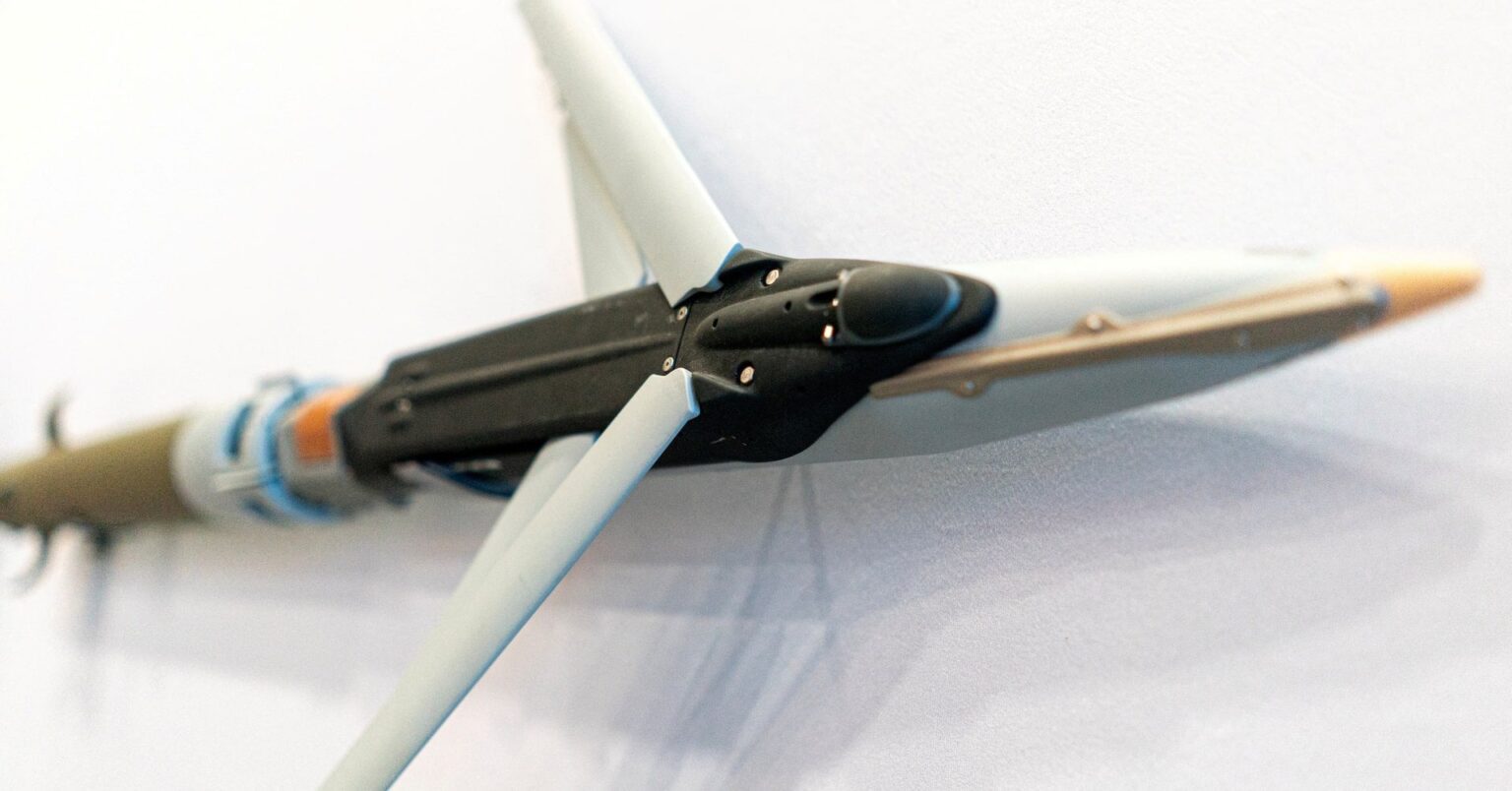 ATACMSが供給するにつれて米国の長距離爆弾はウクライナに向かいました。米国は、ロシアのジャミングを改善するためにアップグレードされた後、地上発射の小径爆弾（GLSDB）として知られる長距離爆弾のウクライナへの出荷を再開する態勢を整えています。