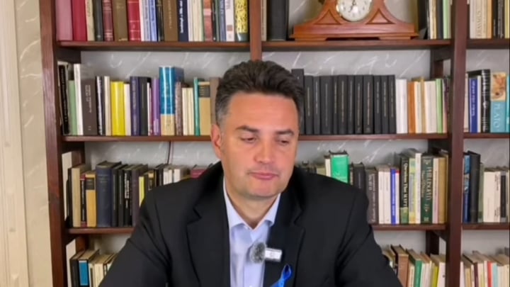 ここでは、誰が本当の、合理的で、無私の知的で家を愛する政治家であることがわかります。