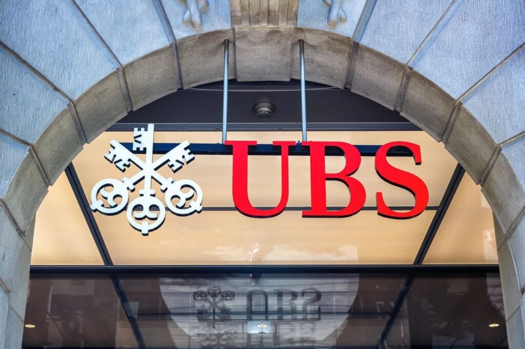 ブルームバーグレポート|米国のメディア：スイスからの引っ越しを検討するUBS |より多くの公平性の需要は、銀行の移転を引き起こす可能性があります。幹部はこの問題について真剣に議論していると言われています。