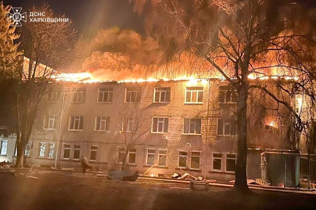 KYIV POST：ロシアは、救助者を殺すためにKharkiv地域病院でダブルタップドローンストライクを実行します