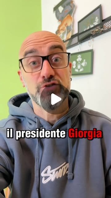コメディアンのダニエル・ファブリは、彼の風刺ポッドキャストでジョークのためにジョルジア・メロニに訴えられました