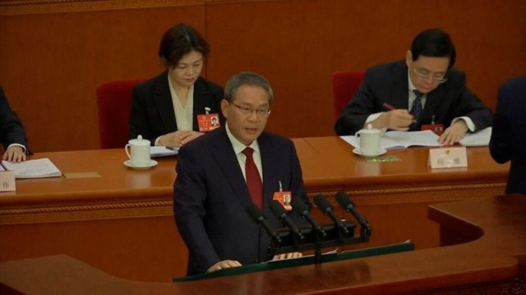 中国、成長率５％前後に目標設定　李首相が全人代で報告