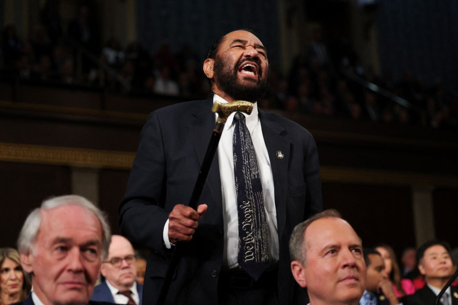 共和党員がバイデンの演説でどのように抗議したかをユーザーが指摘した後、アル・グリーンの除去は非難されました：「二重標準」