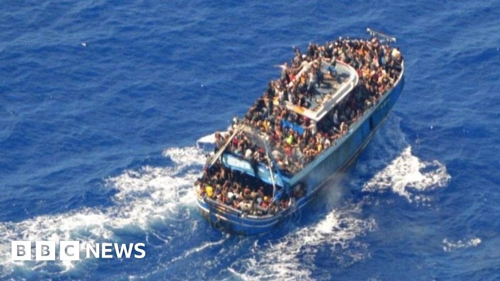 リークされたレコーディングは、致命的な難破船のギリシャ語のアカウントに挑戦します [ Greek rescue coordination centre is heard instructing the captain of the migrant boat to tell an approaching ship that those onboard do not want to reach Greece. ]