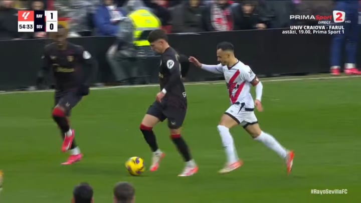 ここにまだ政治があるなら、サッカーになりましょう:)））セビラとの試合でアンドレイ・ラーイが与えた美しい目標。サッカーを見ない人のために、オムは最大のチャンピオンシップ（LAリーガ）の1つで非常に良いシーズンを過ごしました。移転は確認されていませんが、バルセロナはそれを望んでいるようです