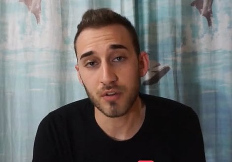 （ビデオ）Tiktokerは、Gabriel Ubachが、不動産の投機のためにVoltorファンドを攻撃しなかったために300,000ユーロを受け取ったと非難しています