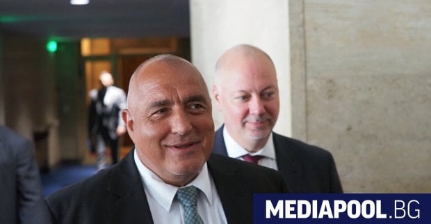 Boyko Borisovは政治で終わり、彼の力は彼自身の党に消えますか、それとも一時的に減少しますか？