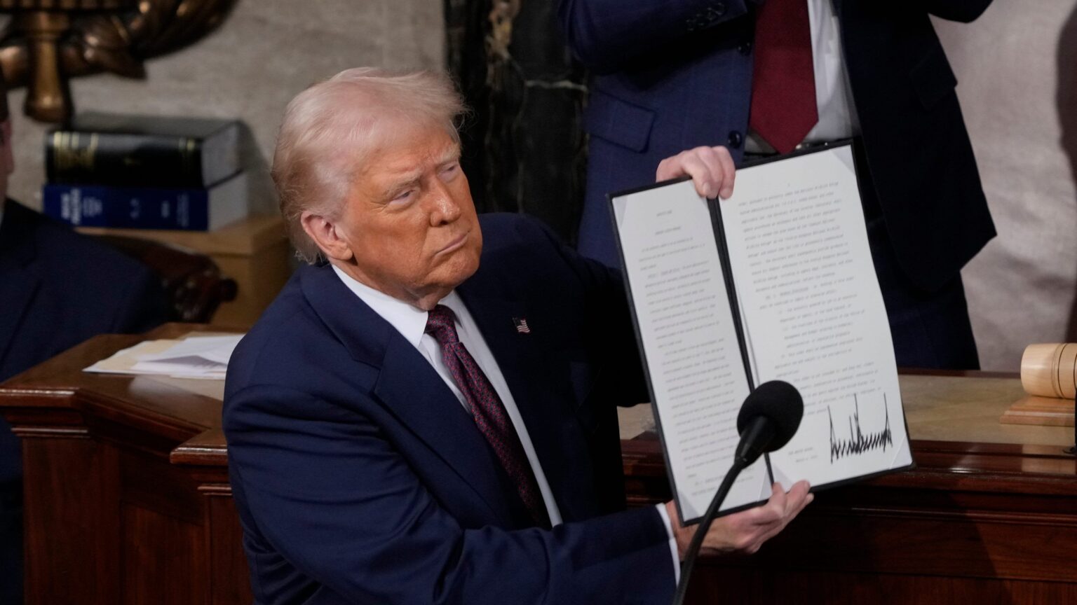 裁判官は一時的にトランプの予想される1798年のエイリアン敵の使用を強制送還のためにブロックします