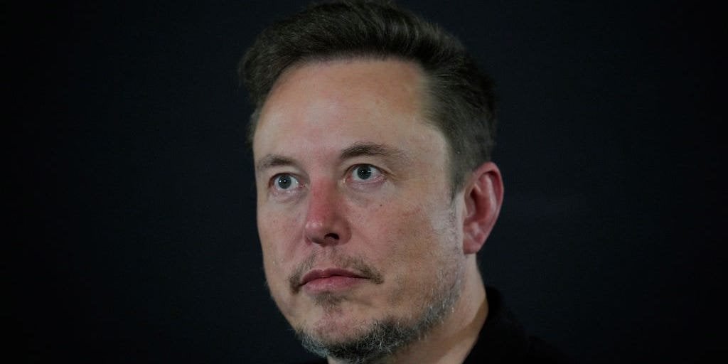 イーロン・マスクは、米国がヨーロッパの防衛の代金を支払うために「意味をなさない」と言って、米国がNATOを離れるべきだと示唆している