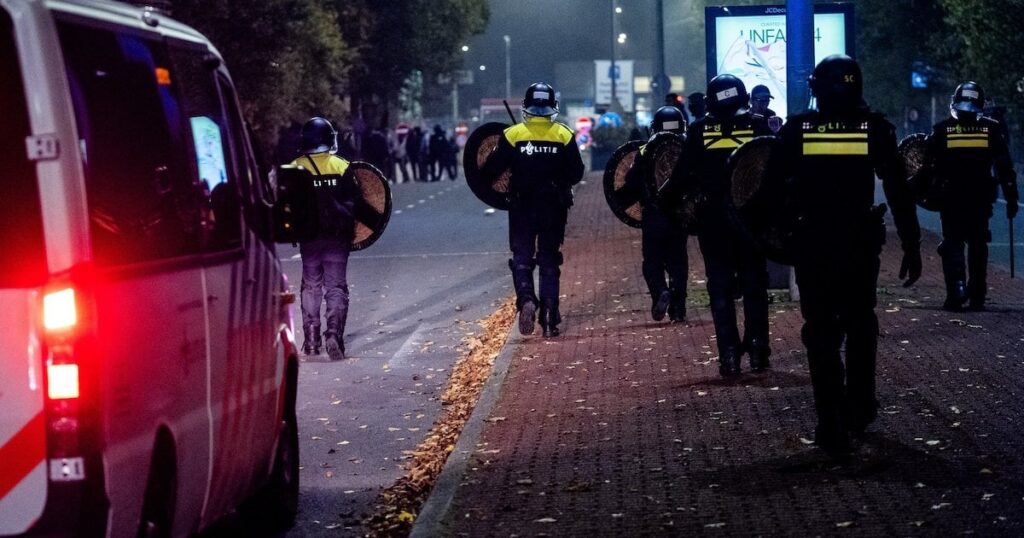 Maccabi Tel Avivのファンへの攻撃に関与した4人の男性のために最大3か月間刑務所で刑務所で