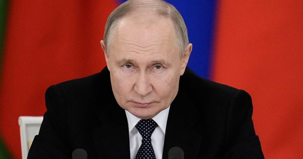 今、フリップフロッパートランプはプーチンに対する制裁を脅かしています