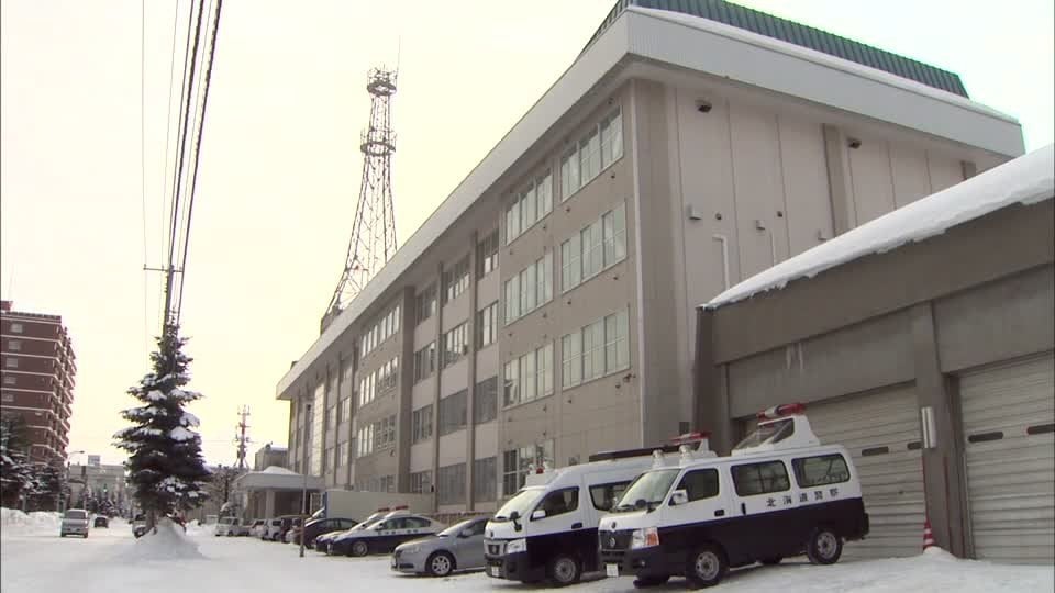 パチンコ中、駐車場の車の中に乳児を置き去り 27歳の父親と17歳の母親を逮捕 北海道旭川市