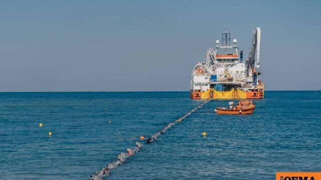 クレタ島 - キプロスケーブル：イタリアの研究船は、ネクサンへのアドミーの支払いの凍結後も去りました