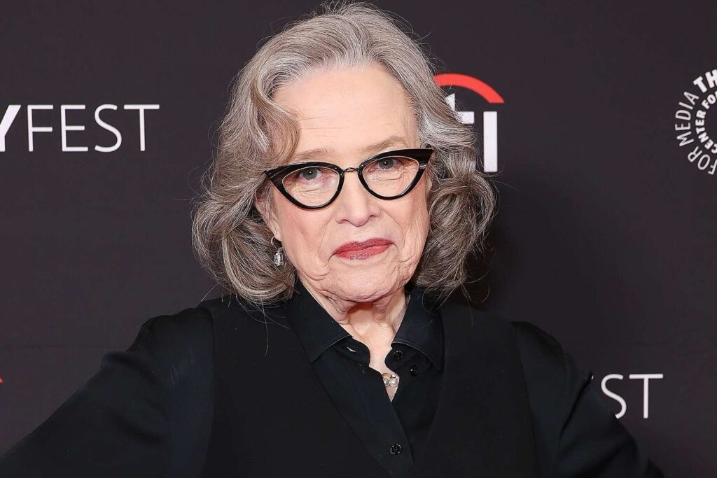キャシー・ベイツは、100ポンド以降にどのように機能するかを共有しています。減量：「それを乗り越えたことを恥ずかしく思う」