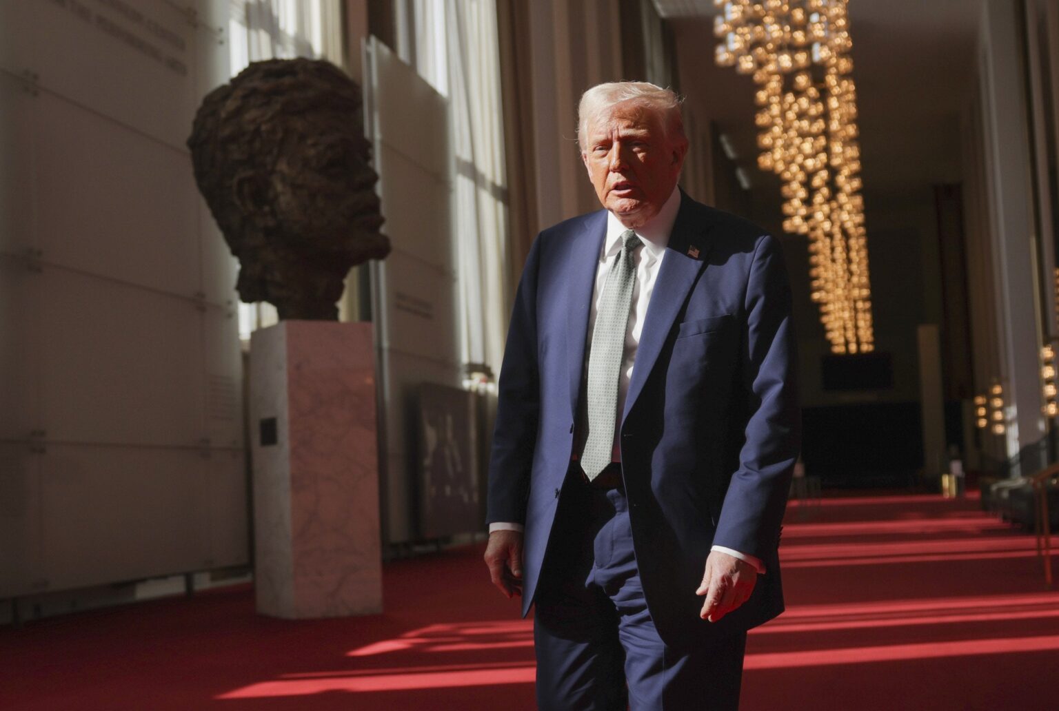 トランプの承認評価は、アメリカの最も正確な世論調査員と急増しています