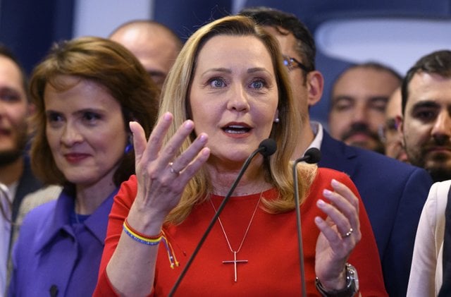 エレナ・ラスコーニ：首相と、ルーマニアの利益について考えるために支配連合の議定書に署名したすべての人々。私はまだボロジャンと話をしていません、私は彼にメッセージを与えます、私はスパムします、私たちはさらに2日間決定します。私も選挙キャンペーンを行います