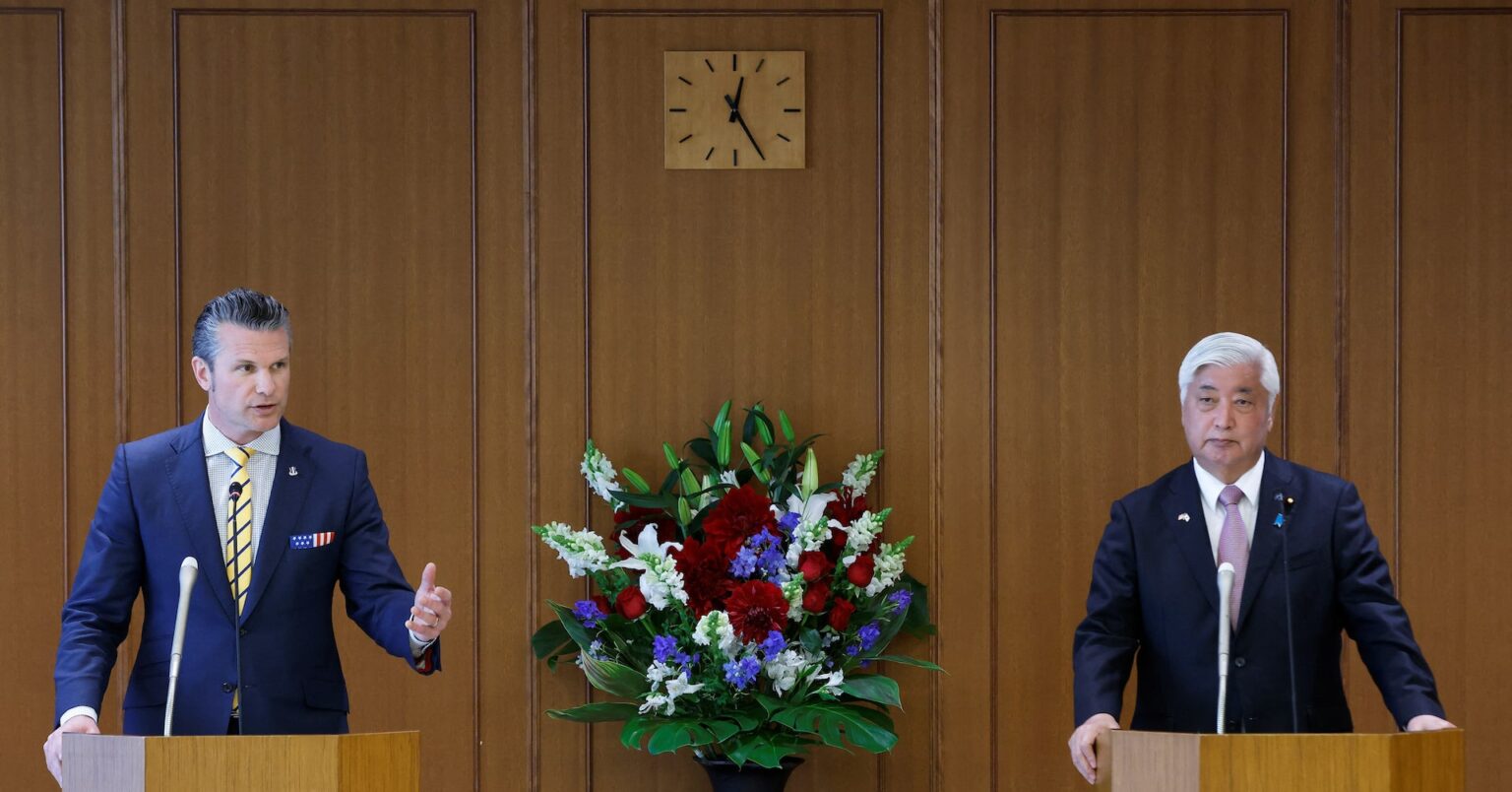 米国防長官「抑止を再構築」、中谷防衛相と会談　防衛費議論せずと説明 | ロイター