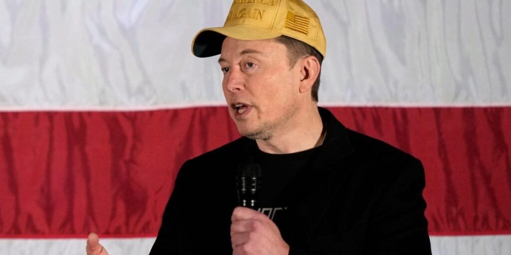 イーロン・マスクは「私はナチではない」と言っており、彼が一般的に得るオンライン憎しみは「かなりストレスが多い」